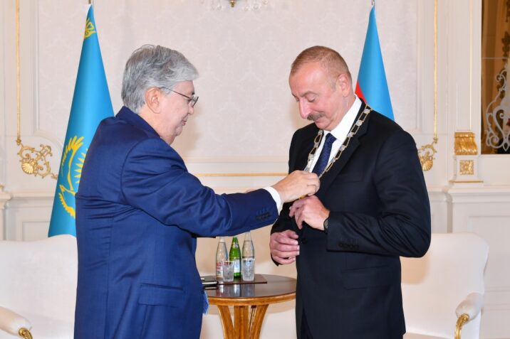 Tokayev Əliyevi “Altın kıran” – “Qızıl qartal” ali ordeni ilə təltif etdi