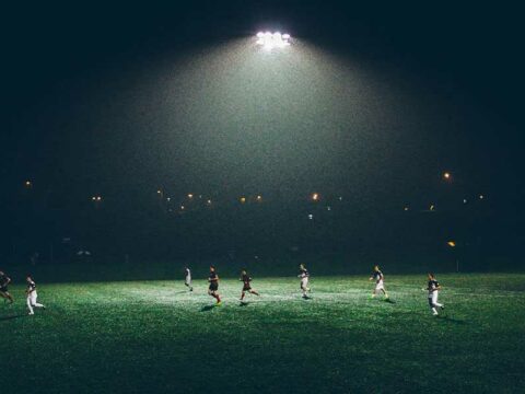 Lvovda futbol tarixində tamaşaçılarsız, raket və bomba hücumu altında oyun keçirilib…