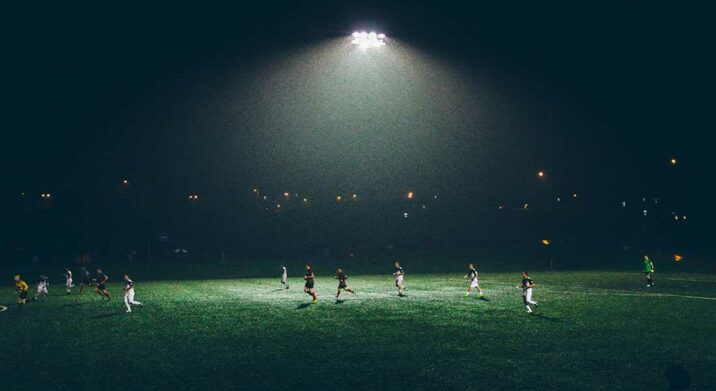 Lvovda futbol tarixində tamaşaçılarsız, raket və bomba hücumu altında oyun keçirilib…