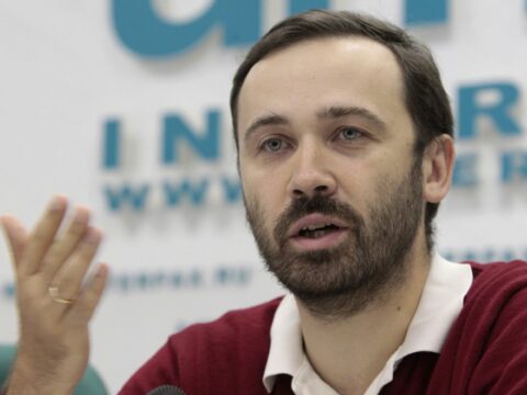 Putinə qarşı çıxan sabiq deputat haqqında cinayət işi açıldı