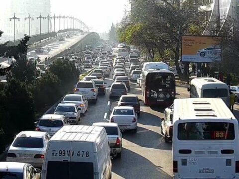 Bakıda 93 avtobus gecikir