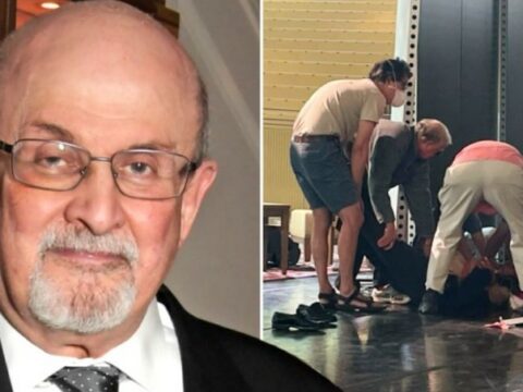 Salman Rüşdi Nyu Yorkda hücuma məruz qalıb