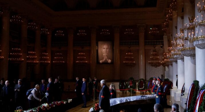 Moskva Qorbaçovla vidalaşır… – İttifaqlar Evi qarşısında uzun növbə yaranıb…
