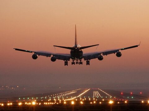 London-Kuala-Lumpur reysinin təyyarəsi Bakıda təcili eniş edib