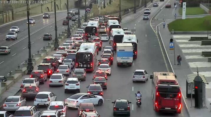 113 avtobus ünvana GECİKİR