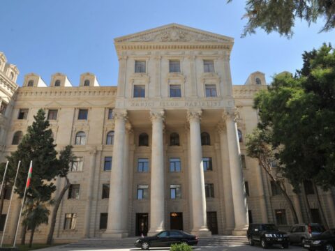 Rəsmi Bakı Ermənistanı atəşkəsə riayət etməyə ÇAĞIRIR