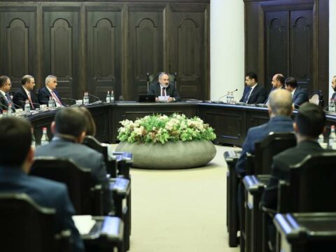 Paşinyan hökumətin bugünkü iclas saatını dəyişdi
