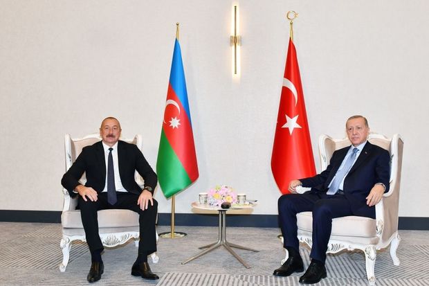 İlham Əliyev türkiyəli həmkarı Rəcəb Tayyib Ərdoğanla görüşdü