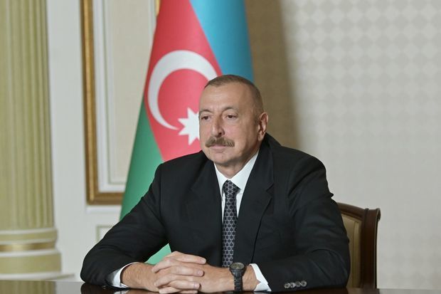 İlham Əliyev Özbəkistanda ağac əkdi
