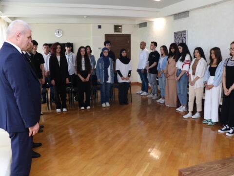 Rektor yüksək bal toplayan I kurs tələbələri ilə görüşüb
