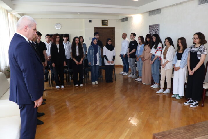 Rektor yüksək bal toplayan I kurs tələbələri ilə görüşüb