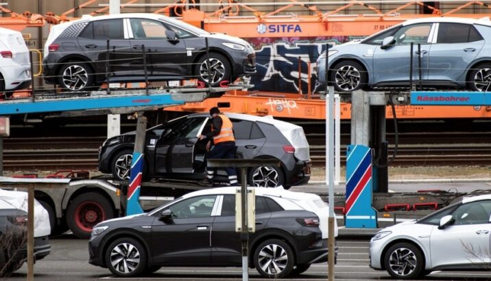 Avropada avtomobil satışları son 13 ayda ilk dəfə artıb