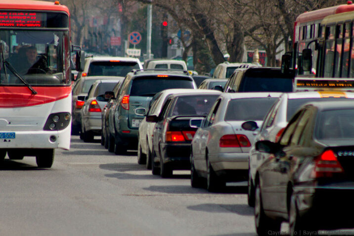 136 avtobus TIXACDA qalıb