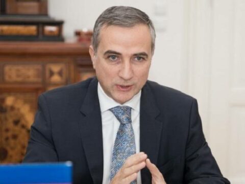 “Bəlkə hökumət onların yolunu bağlayıb?”