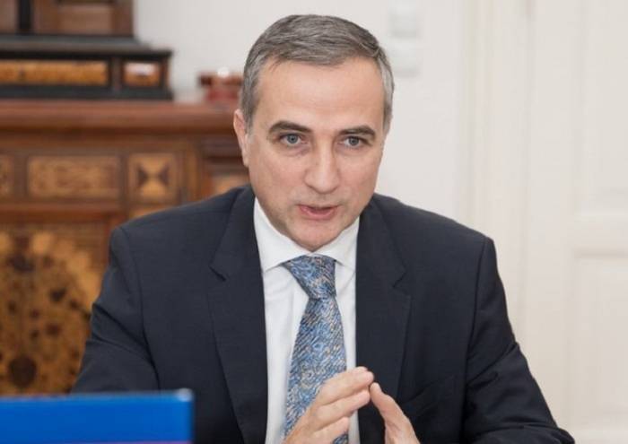 “Bəlkə hökumət onların yolunu bağlayıb?”