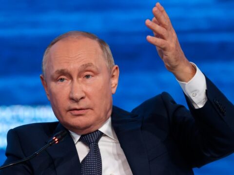 Putin Ermənistana gedir 