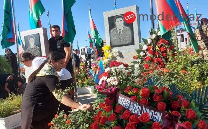 Xalq şəhidlərimizi anır – FOTOREPORTAJ