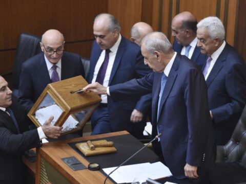 Bu ölkə yeni Prezidentini seçə bilmədi