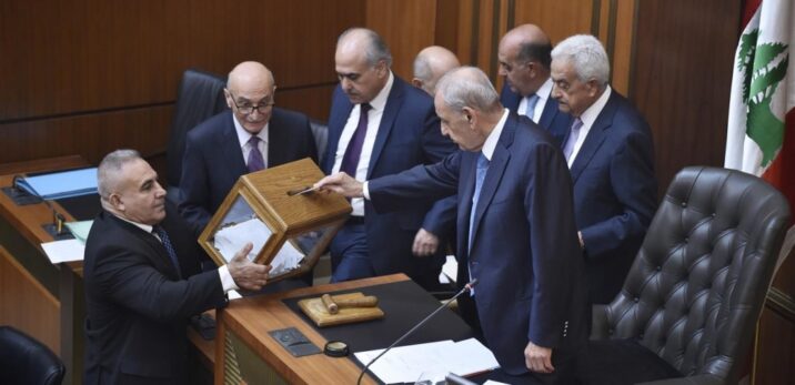 Bu ölkə yeni Prezidentini seçə bilmədi