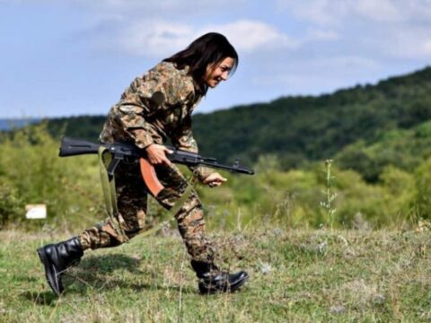 Ermənistan mətbuatı Paşinyanın arvadını məsxərəyə qoydu