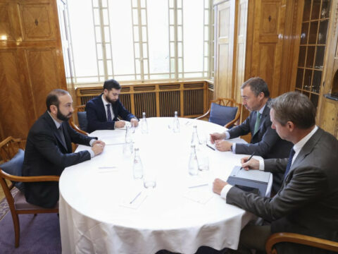 Mirzoyan Cenevrədə Toivo Klaarla danışıqlar apardı