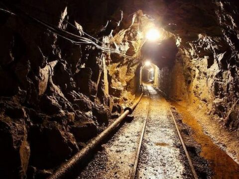 Rusiyada mədəndə yanğın olub, 130-dan çox şaxtaçı təxliyə edilib