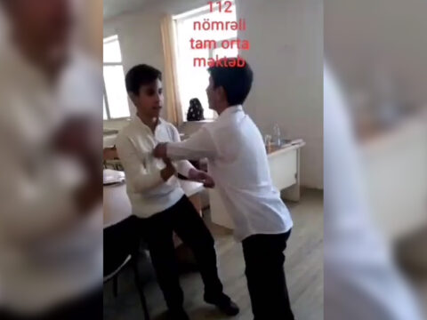 Dövlət Komitəsindən sinif yoldaşını döyən şagirdlə bağlı AÇIQLAMA