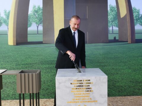 Prezident və birinci xanım Xıdırlı kəndinin təməlqoyma mərasimində 