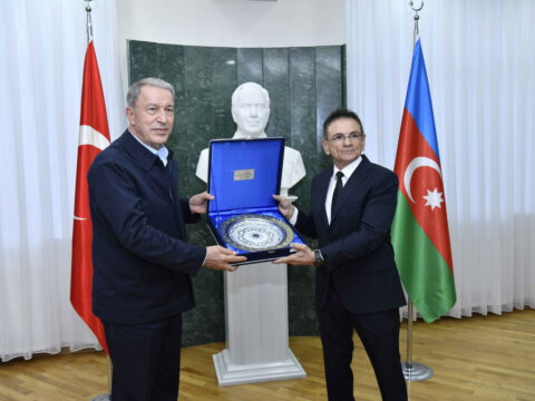 Hulusi Akarı Azərbaycanda təltif olundu