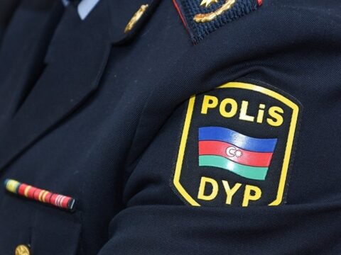 Bakıda dilənçilərə təpik vuran polislər işdən çıxarıldı