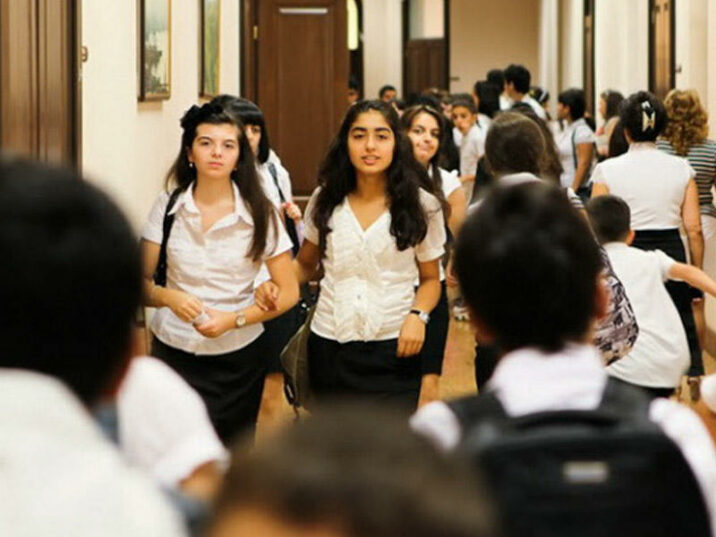 Şagirdin döyüldüyü məktəbin direktoru işdən çıxarıldı