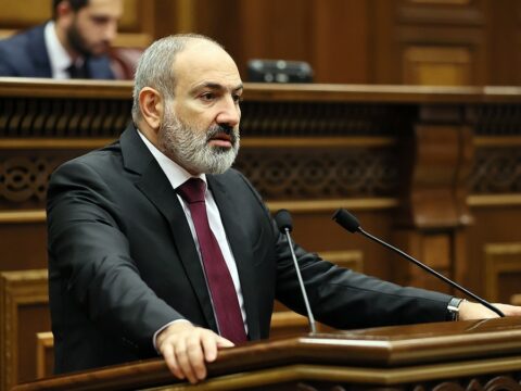 Nikol Paşinyan müharibədəki məğlubiyyətə görə keçmiş prezidentləri günahlandırıb