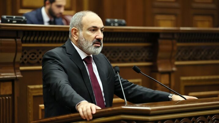 Nikol Paşinyan müharibədəki məğlubiyyətə görə keçmiş prezidentləri günahlandırıb