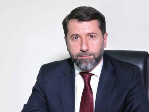 Erməni nazir istefa verdi 