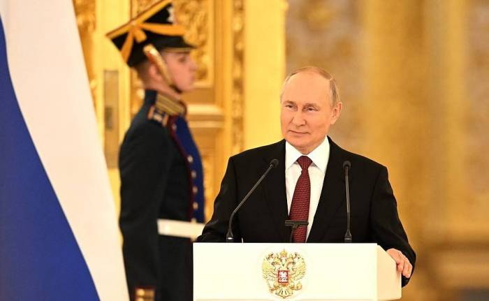 Putin Kerç boğazında təhlükəsizliklə bağlı fərman imzaladı