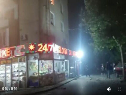 Bakıda yaşayış binasında yanğın zamanı iki nəfər xəsarət alıb