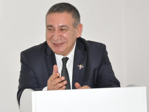 Rəşad Məcid: “Məndən ev, iş və maaş xahiş edirlər”
