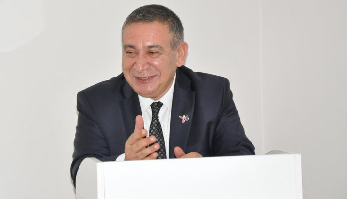 Rəşad Məcid: “Məndən ev, iş və maaş xahiş edirlər”