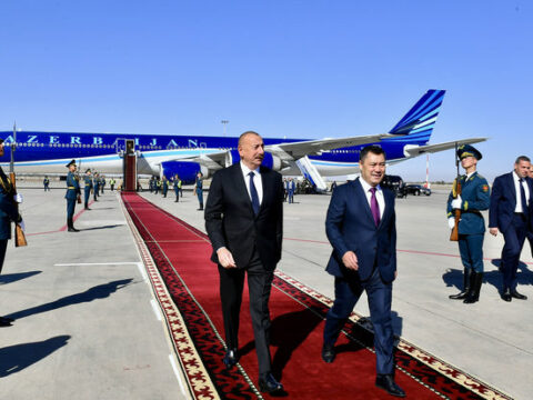 İlham Əliyevin Bişkekdə rəsmi qarşılanma mərasimi olub
