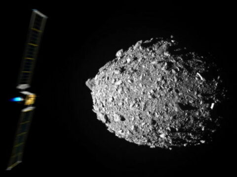Kamikadze zondu ilə vurulan asteroid orbitini dəyişdi