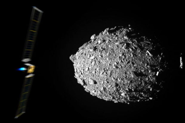 Kamikadze zondu ilə vurulan asteroid orbitini dəyişdi