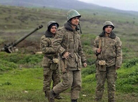 Ermənistan müqaviləli hərbçilərin maaşını artırır