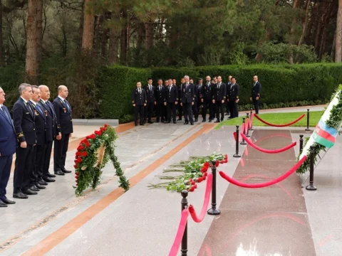 Dəmiryolçular Fəxri xiyabanı və Şəhidlər xiyabanını ziyarət ediblər