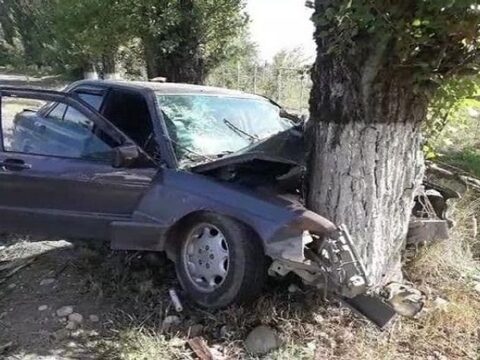 Maşını ağaca çırpdı – Sərnişini öldü