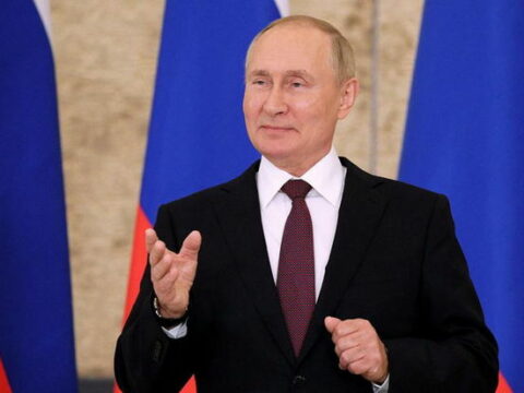 Putin: “Ukrayna dili Krımda dövlət dillərindən biridir”