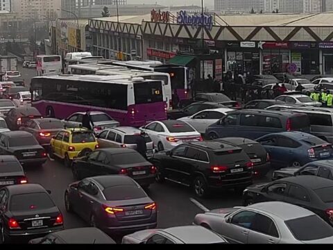 Bakıda 147 marşrut avtobusu tıxacda qalıb