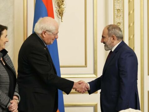 Paşinyan İrəvana gələn ABŞ konqresmenlərinə şikayətləndi