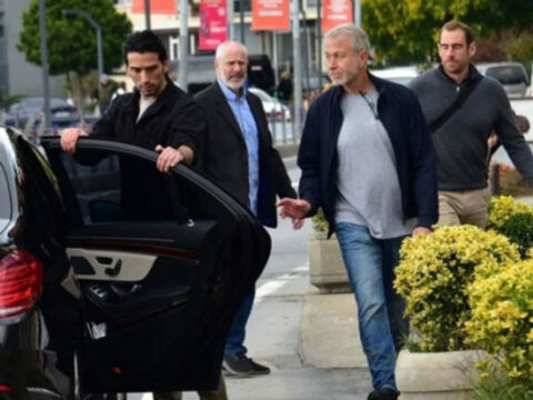 Abramoviç İstanbul turunu yarımçıq qoydu: Mühafizəçiləri onu ərazidən uzaqlaşdırdılar