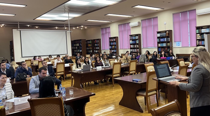 BDU-nun Elmi Kitabxanası Bakı Biznes Universitetində təlim-seminar keçirib