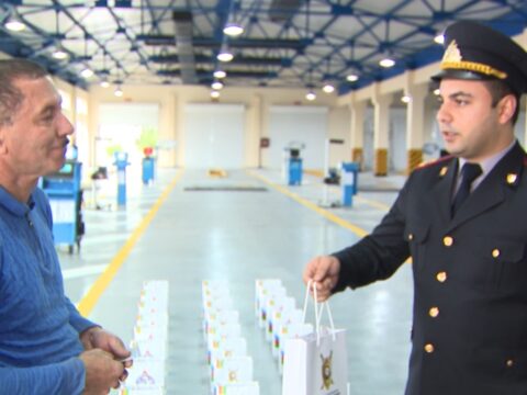 Yol polisindən sürücülərə sürpriz – FOTO